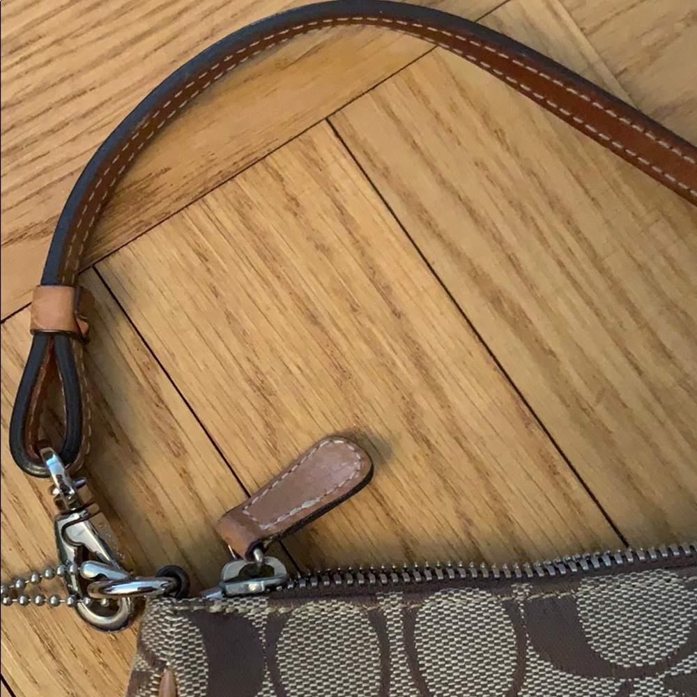 Coach Classic - Picture 2 of 6